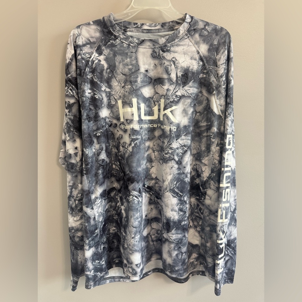 Huk Men's Gray Performance Fishing Long Sleeve Shirt
